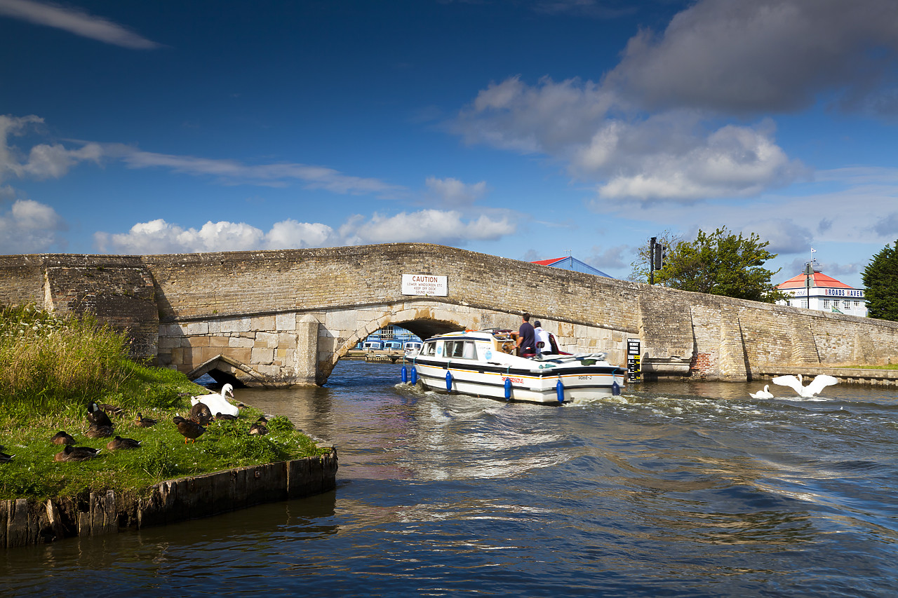 #110189-1 - Potter Heigham Bridge, Norfolk Broads National Park, England