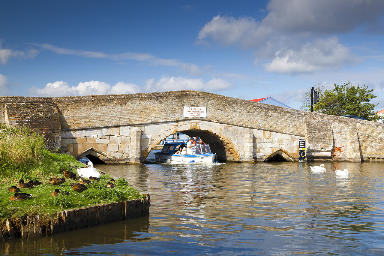 #110190-1 - Potter Heigham Bridge, Norfolk Broads National Park, England