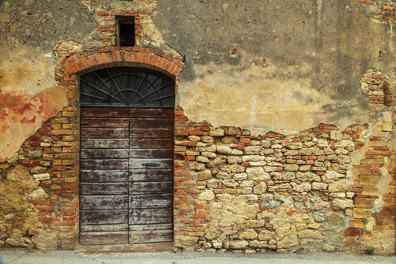 #120047-1 - Rustic Door, Lucignano d'asso, Tuscany, Italy