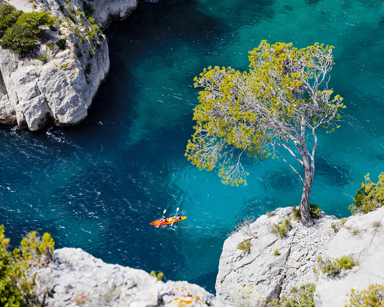 #120144-1 - Kayakers in Calanques En Vau, Cassis, Provence, France