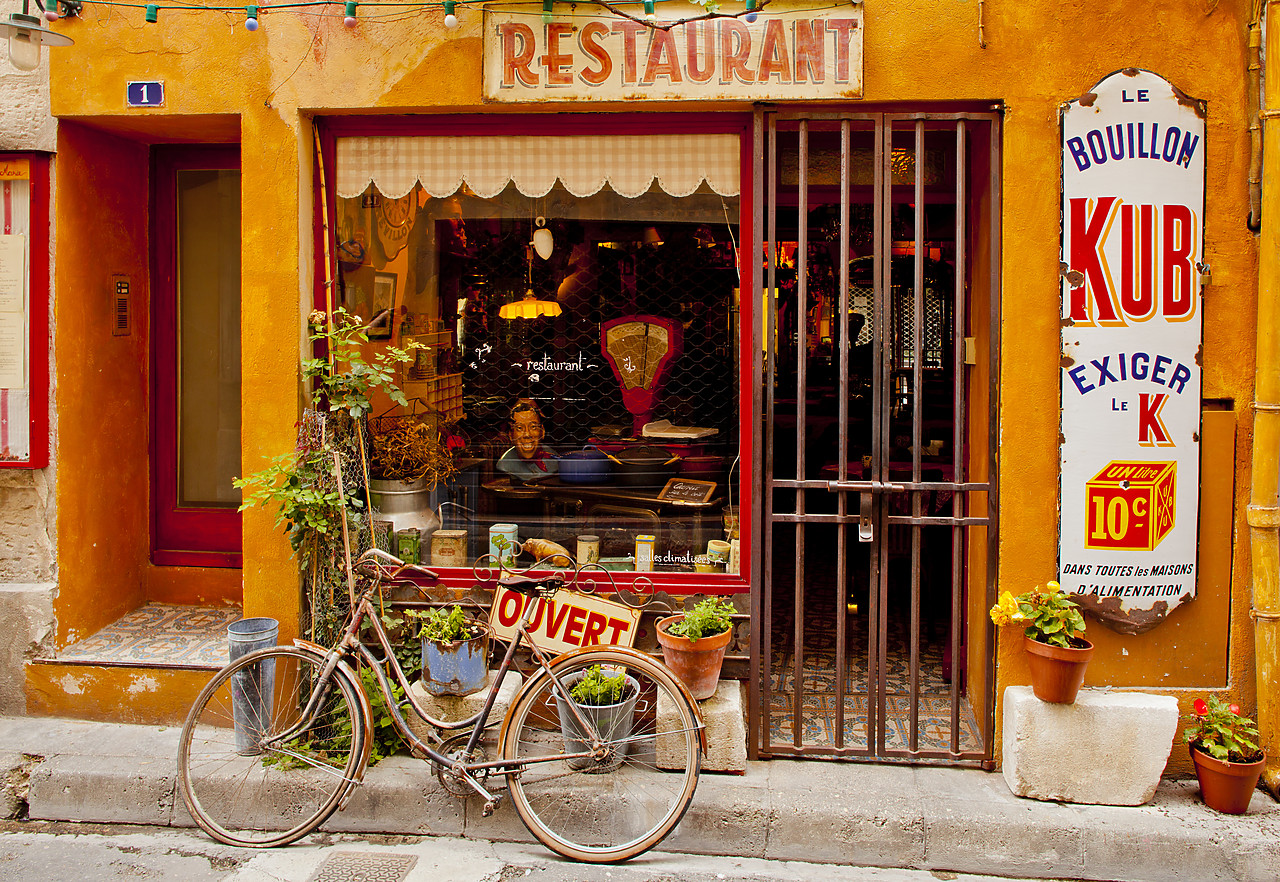 #120179-1 - Restaurant, Saint Remy de Provence, France