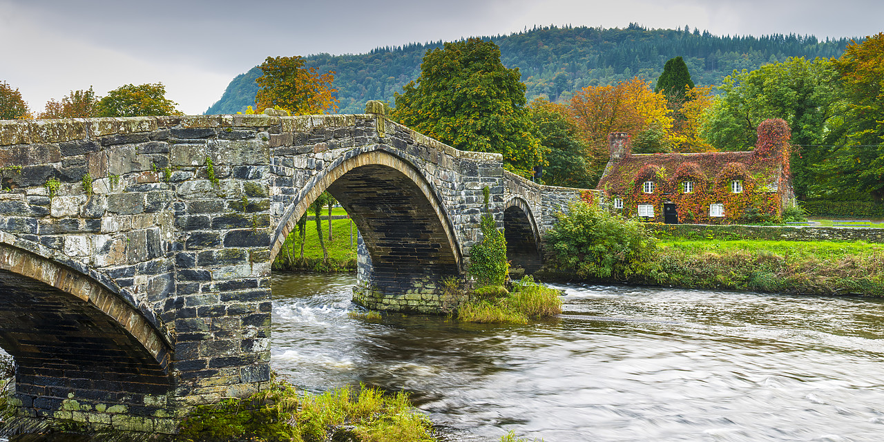 #120307-1 - Cottage & Bridge in Autumn, LLyanwrst, Conwy, Wales