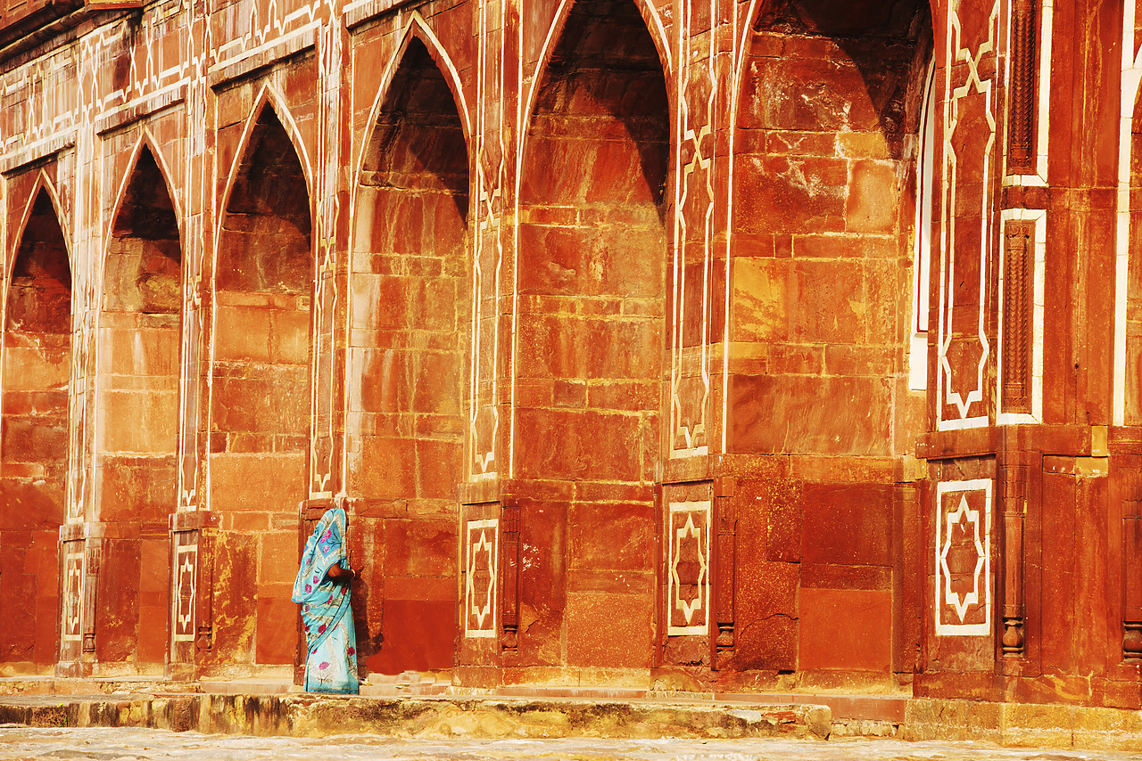 #130124-1 - Woman & Arches of Humayun's Tomb, New Delhi, India