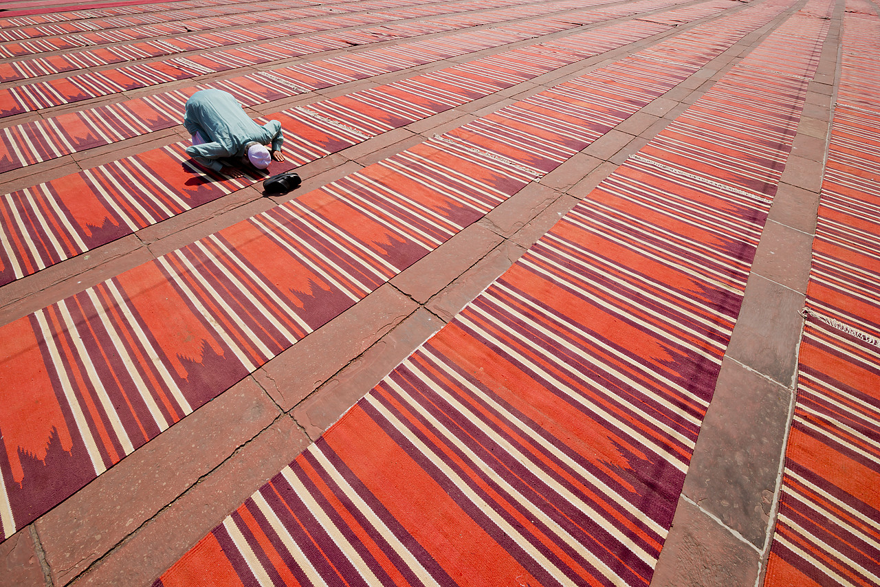 #130172-1 - Indian Man Praying on Prayer Rugs, Jama Masjid, Old Delhi, India