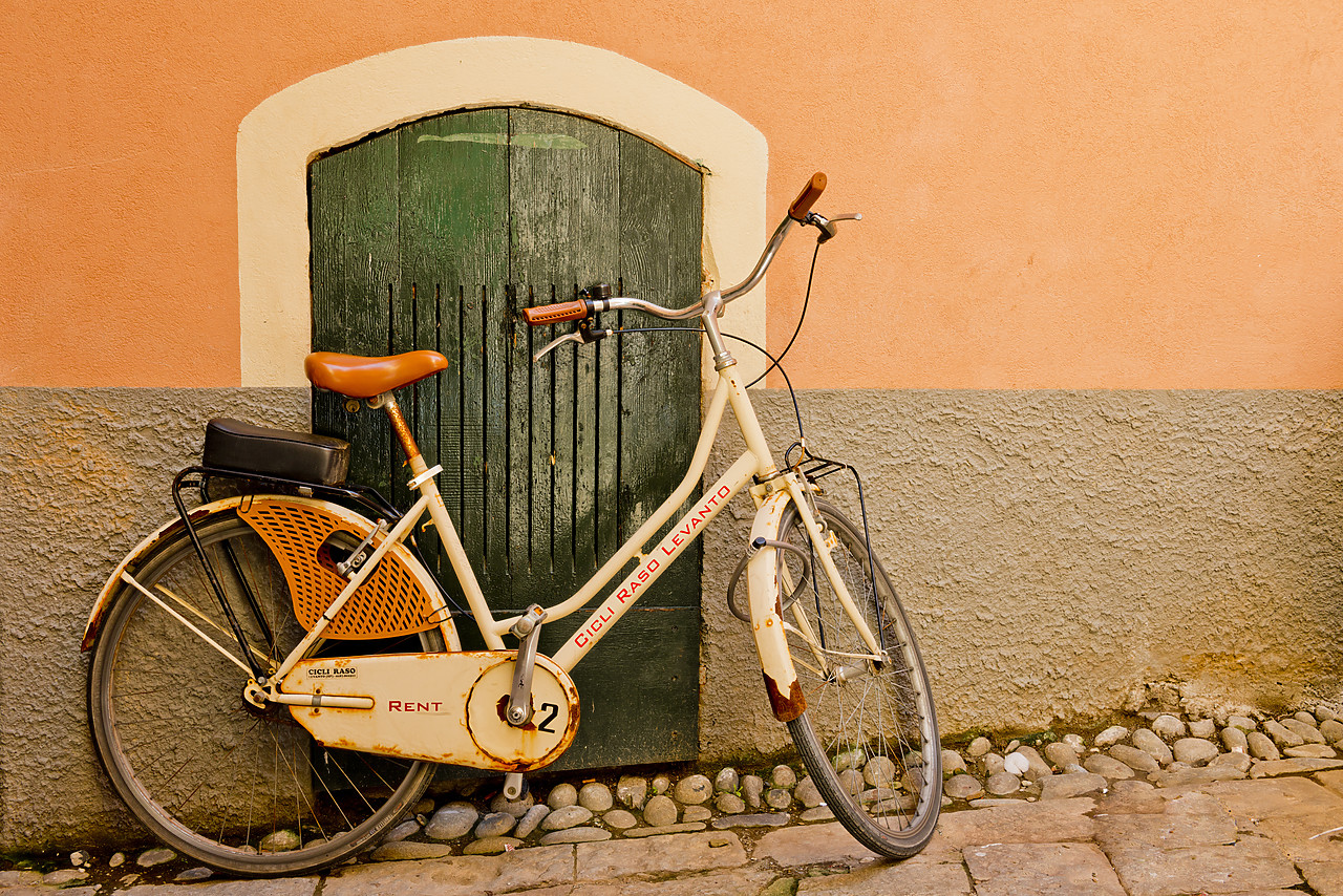 #130183-1 - Bike against Wall, Monterosso al Mare, Cinque Terre, Liguria, Italy