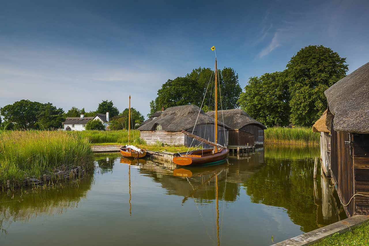 #130272-1 - Thatched Boathouses & Sailboats, Hickling, Norfolk Broads National Park, Norfolk, England