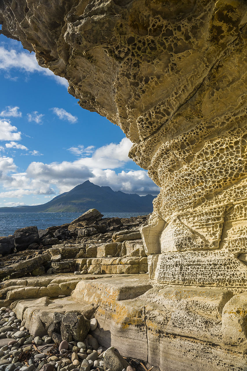 #130281-2 - Weathered Cliffs & The Cuillins, Elgol, Isle of Skye, Scotland