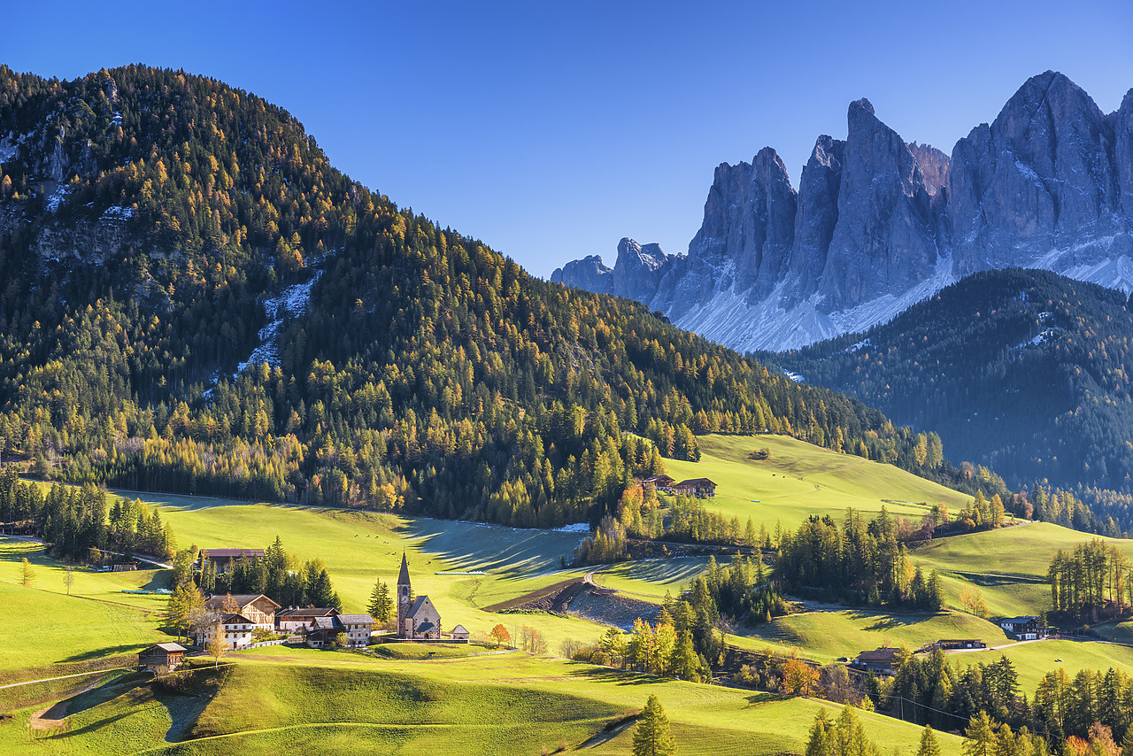 #140367-1 - St. Magdalena in Autumn, Val di Funes, Dolomites, South Tyrol, Italy