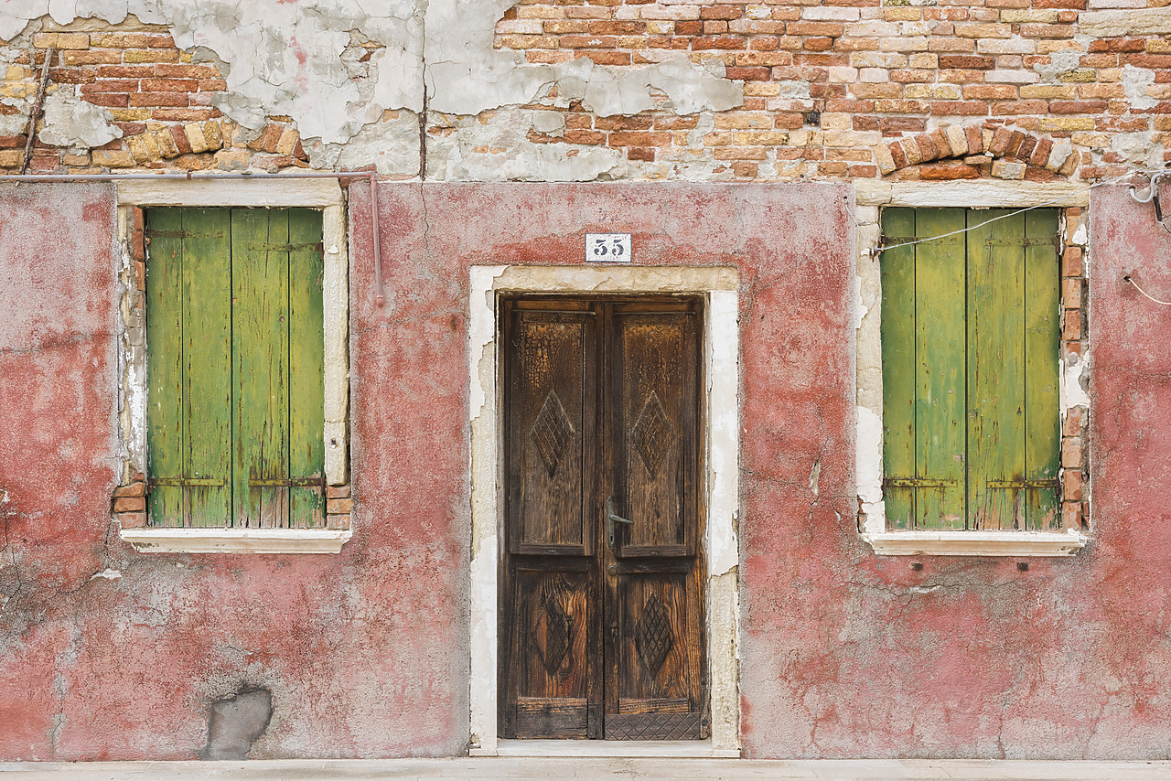 #140435-2 - Rustic Colourful Building, Burano, Venice, Italy