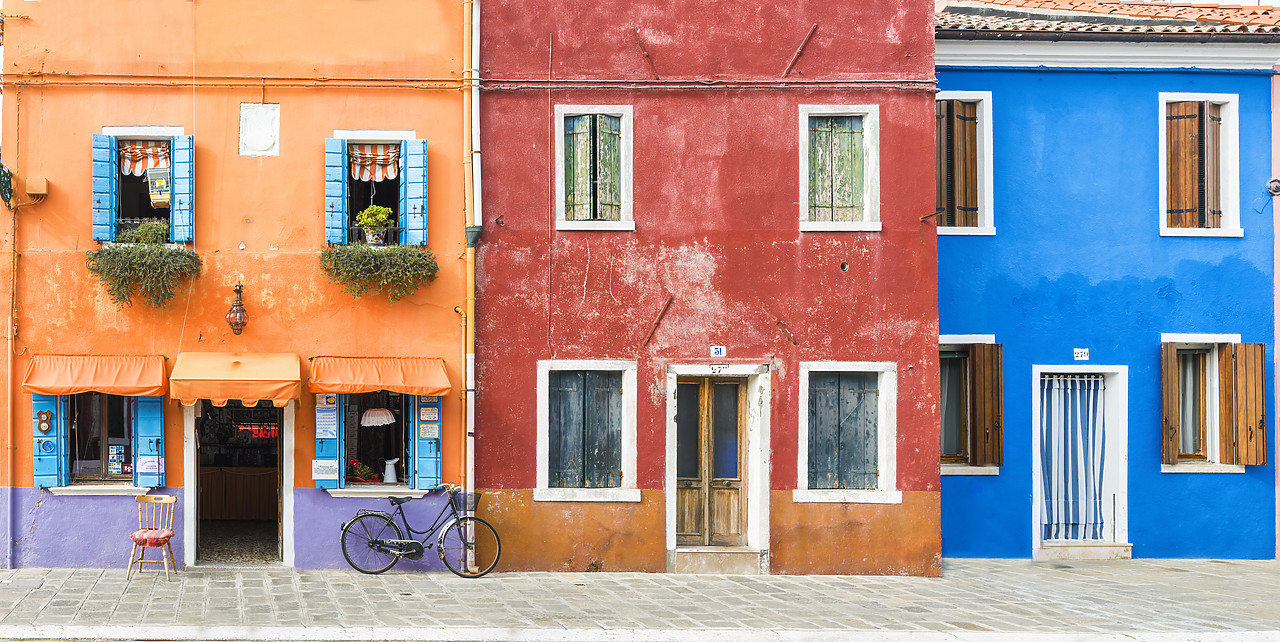 #140437-1 - Colourful Houses & Bike, Burano, Venice, Italy