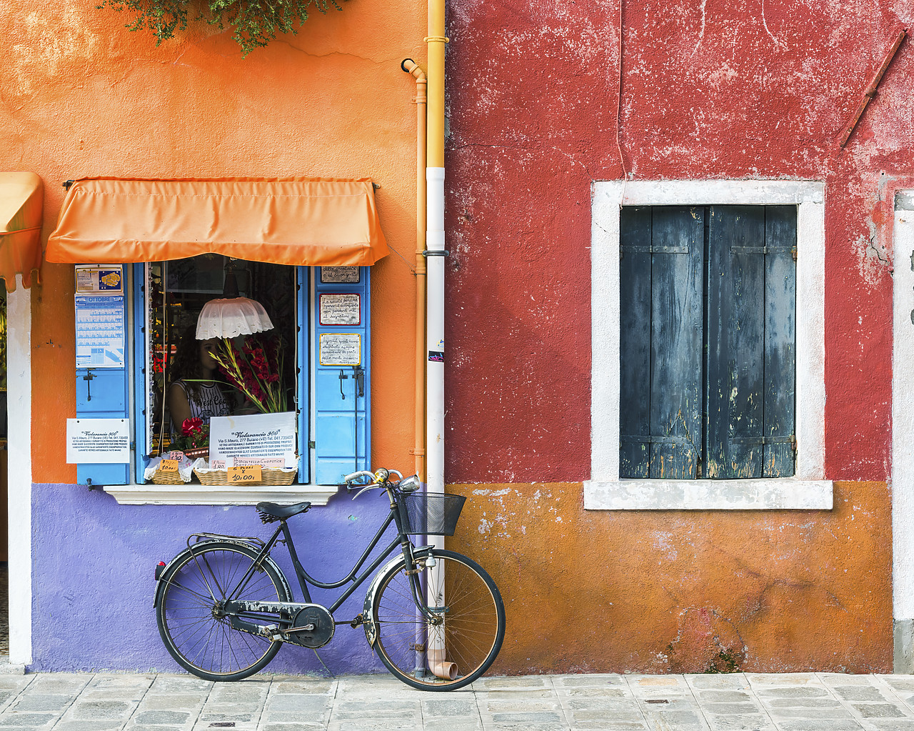 #140438-1 - Colourful Shop & Bike, Burano, Venice, Italy