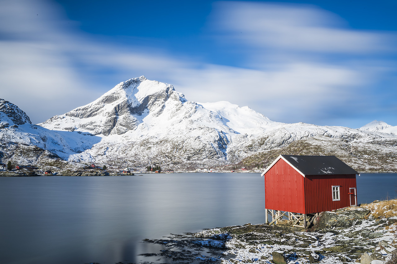 #150092-1 - Red Fishing Hut Overlooking Sundstraumen, Lofoten Islands, Norway