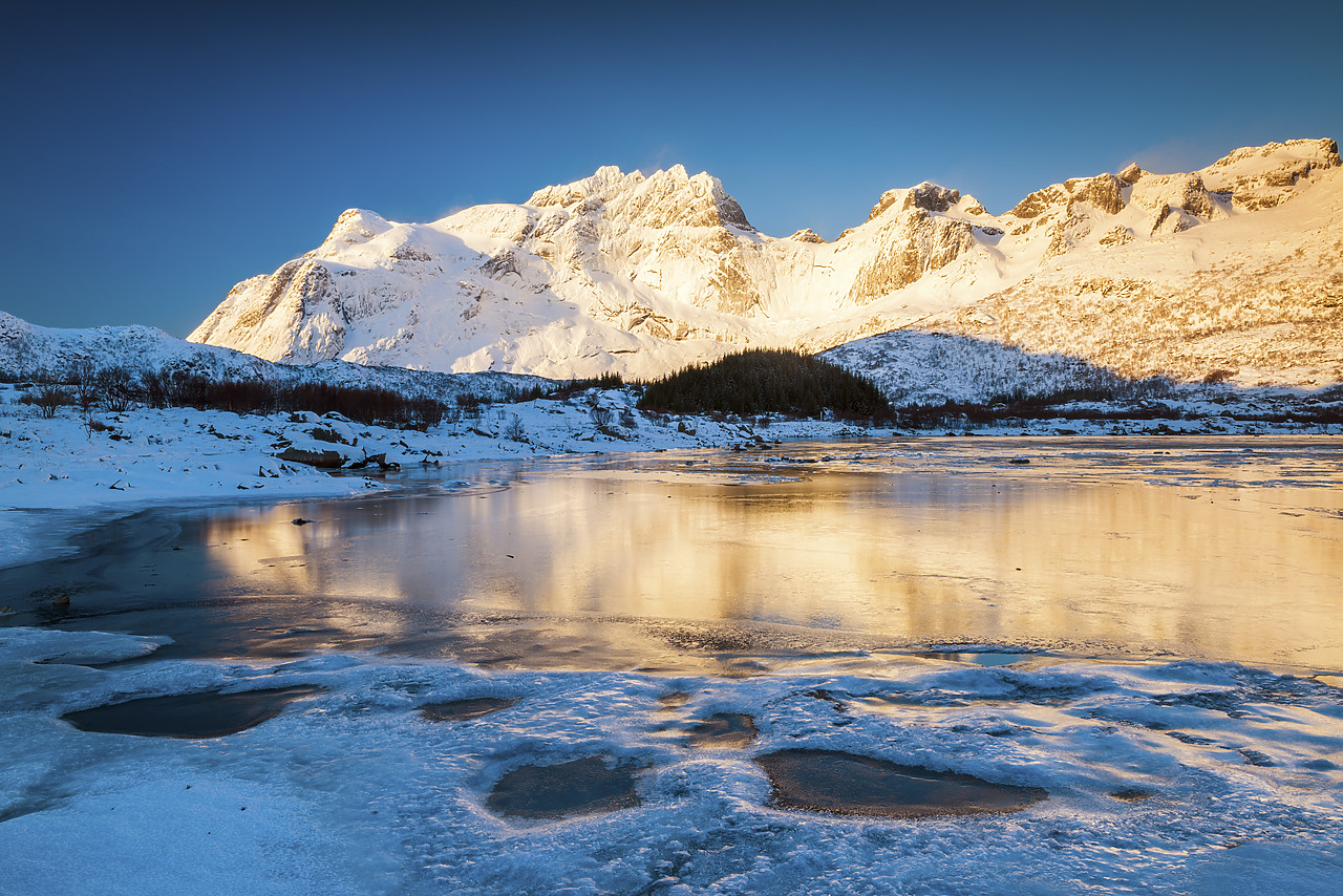 #150180-1 - Frozen Flakstadpollen, Lofoten Islands, Norway