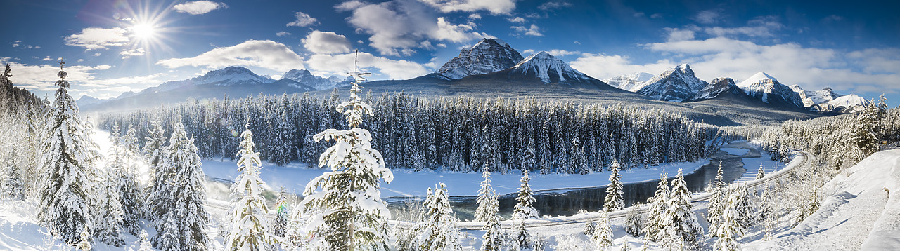 #150557-1 - Morant's Curve in Winter, Banff National Park, Alberta, Canada