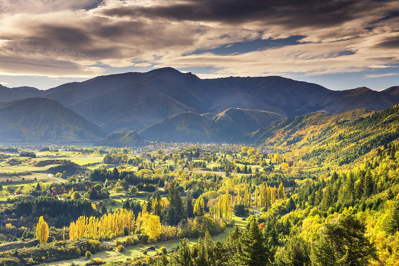 #160192-1 - View over Arrowtown in Autumn, New Zealand