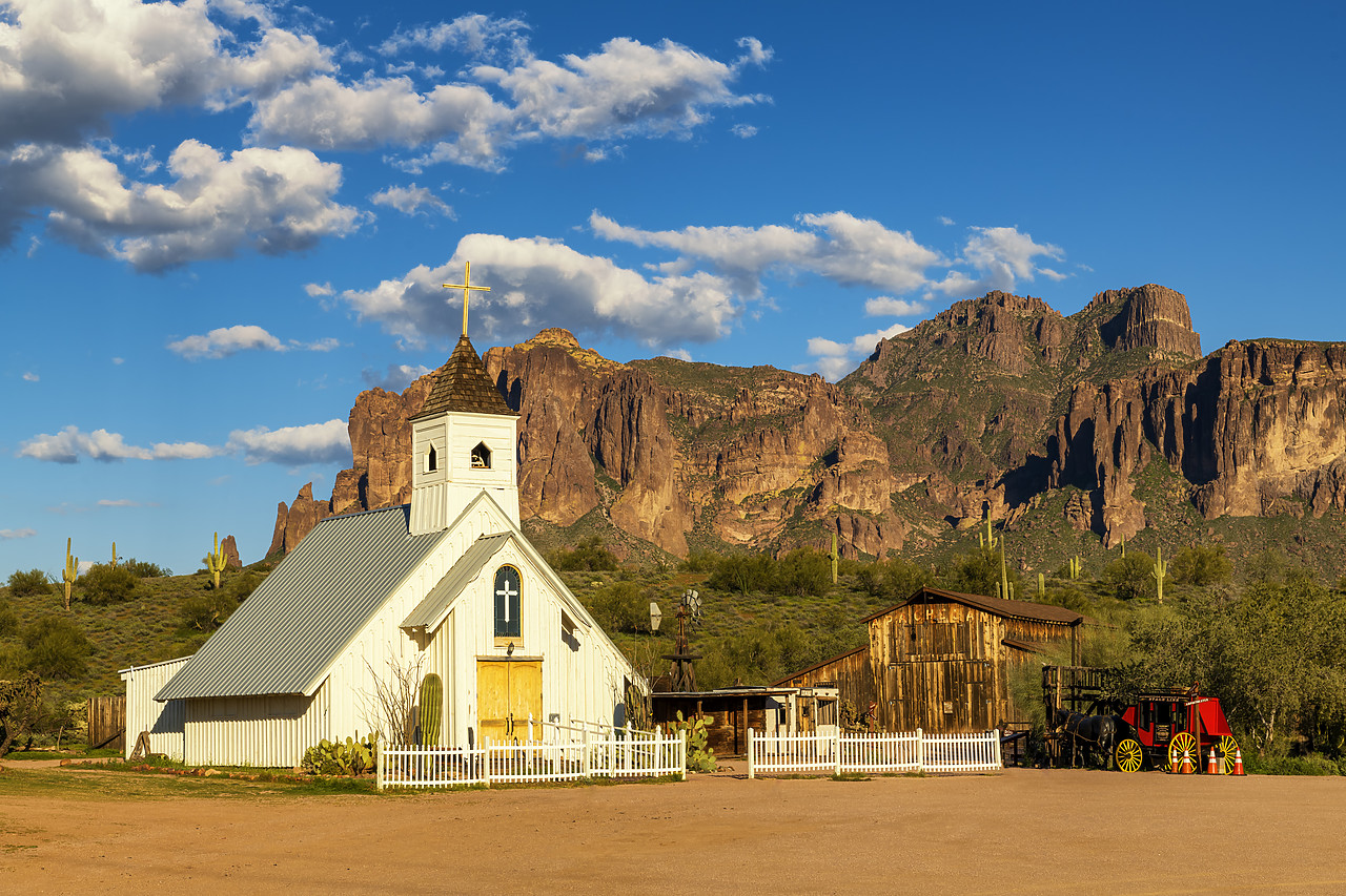 #190077-1 - Elvis Memorial Chapel & Superstition Mountains, near Phoenix, Arizona, USA