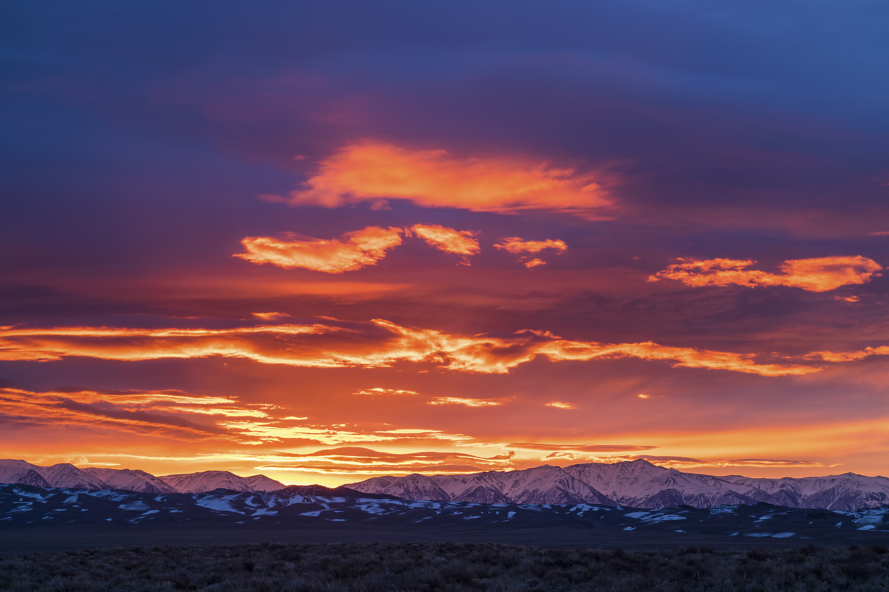 #190104-1 - Sunrise over the Sierra Nevadas, Owens Valley, California, USA