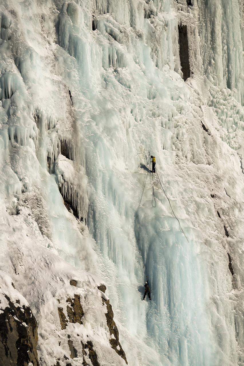 #190192-1 - Ice Climbers on Weeping Wall, Alberta, Canada