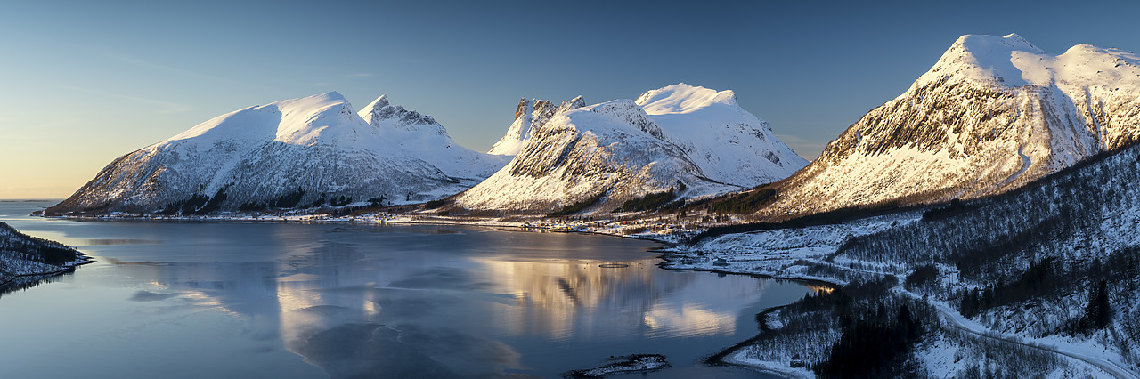 #190460-1 - Bergsbotn in Winter, Senja, Norway