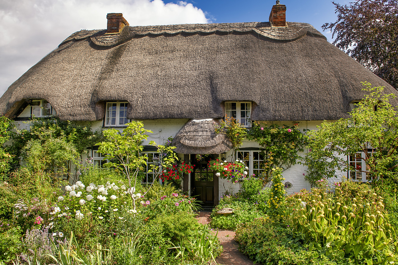 #190517-1 - Thatch Cottage, Longparish, Hampshire, England