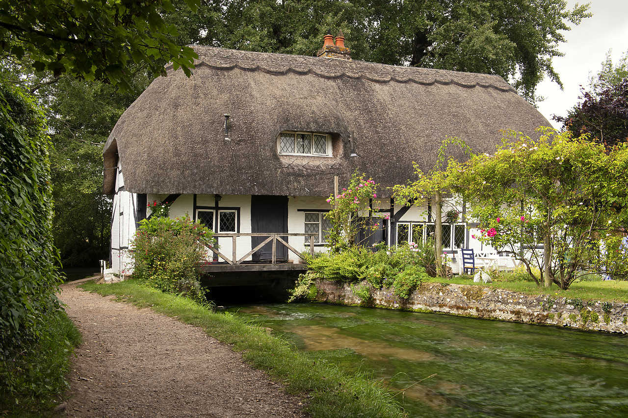 #190520-1 - The Fulling Mill Cottage, New Alresford, Hampshire, England