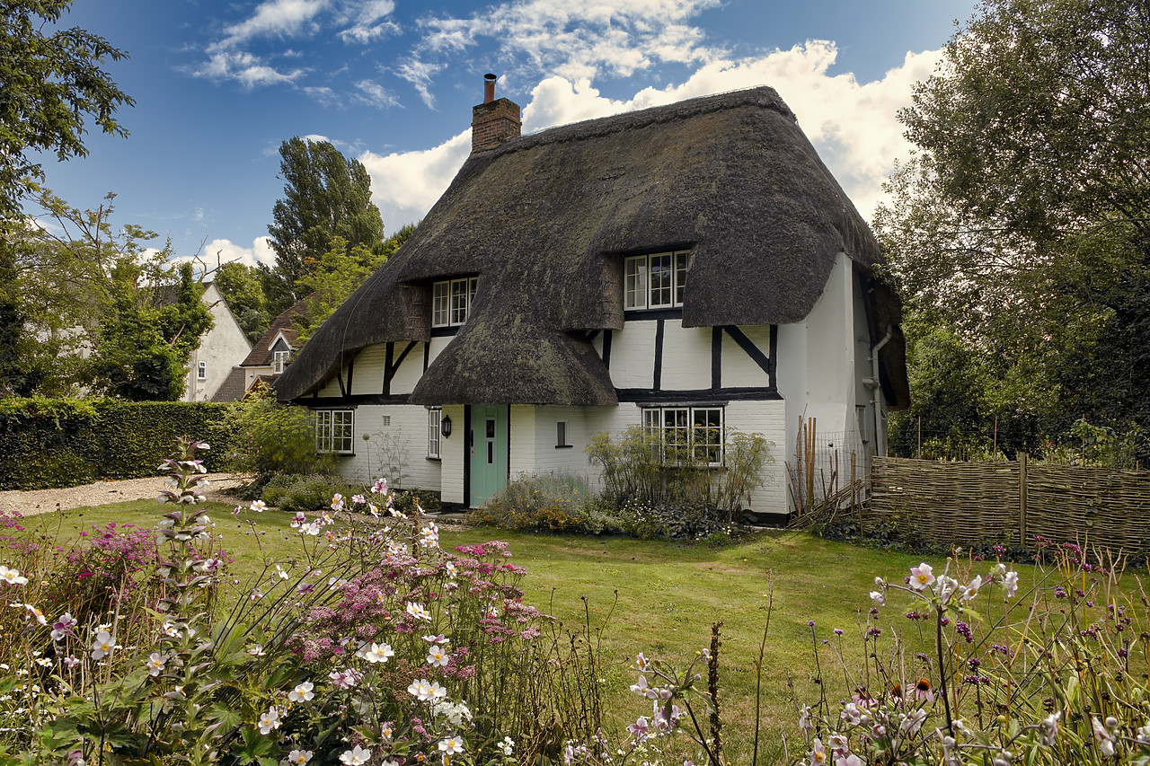 #190521-1 - Thatch Cottage, Hampshire, England