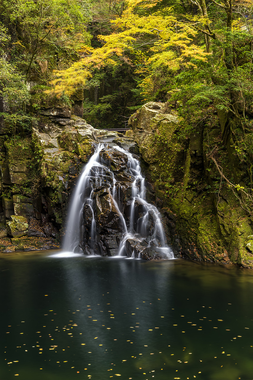 #190724-1 - Akame Shijuhachi Waterfall in Autumn, Mie Prefecture, Japan