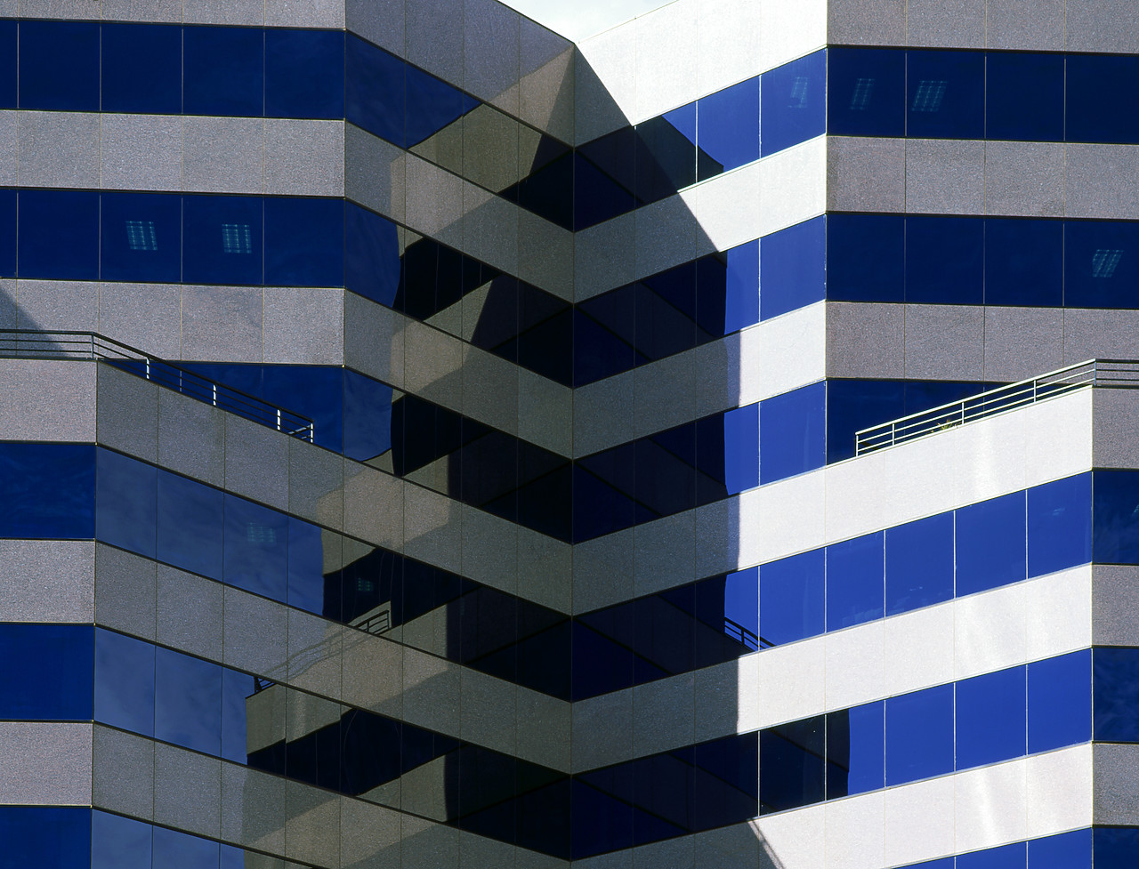#200072-1 - Mirrored Building Design, Phoenix, Arizona, USA