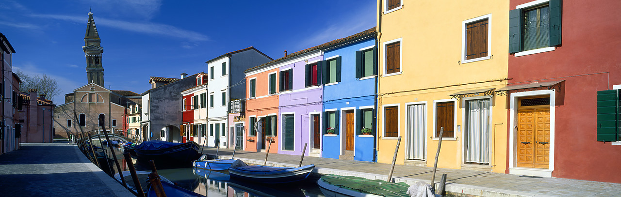 #200128-11 - Colourful Houses on Burano, Venice, Italy