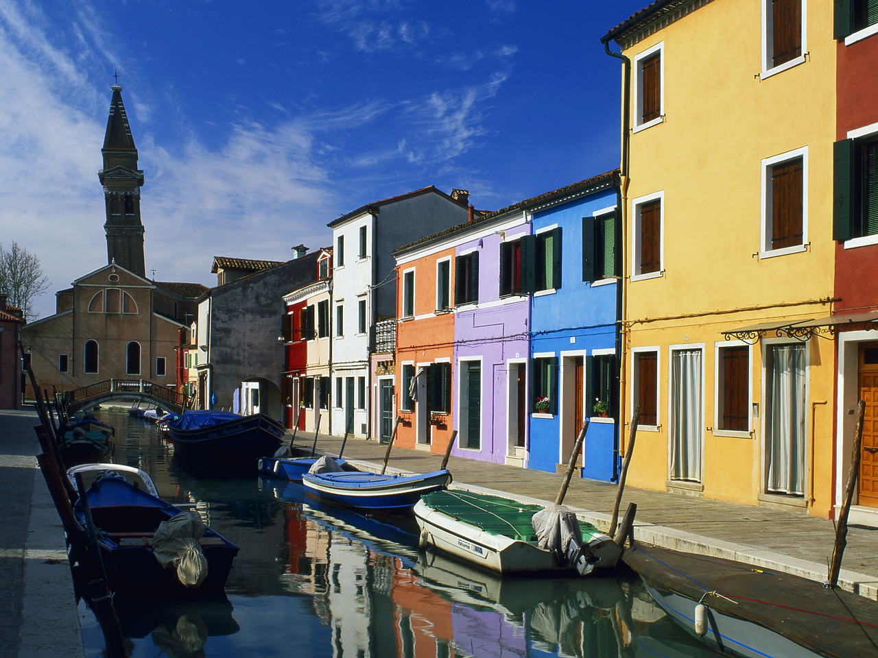 #200128-5 - Colourful Houses on Burano, Venice, Italy