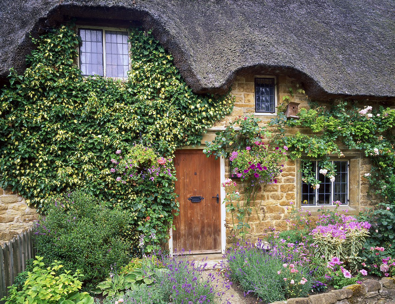 #200604-2 - Thatched Cottage & Garden, Great Tew, Oxfordshire, England