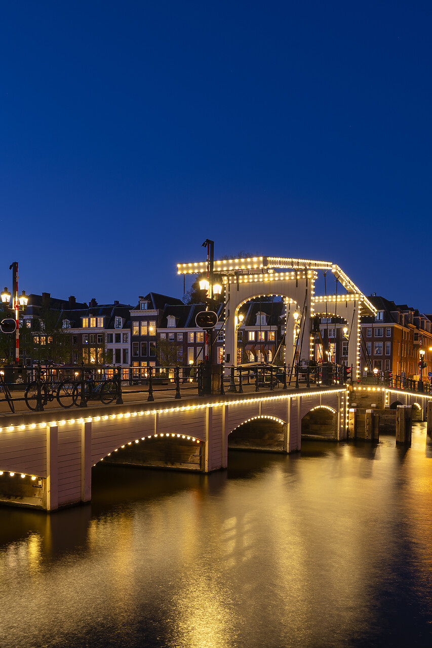 #220228-2 - Magere Brug (Skinny Bridge) at Night, Amsterdam, Holland, Netherlands