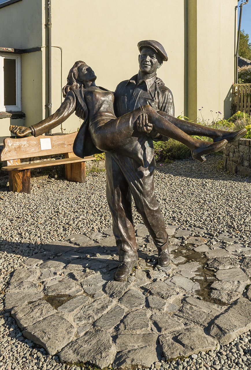 #220529-1 - The Quietman Statue (Maureen O'Hara & John Wayne), Cong, Co. Mayo, Ireland