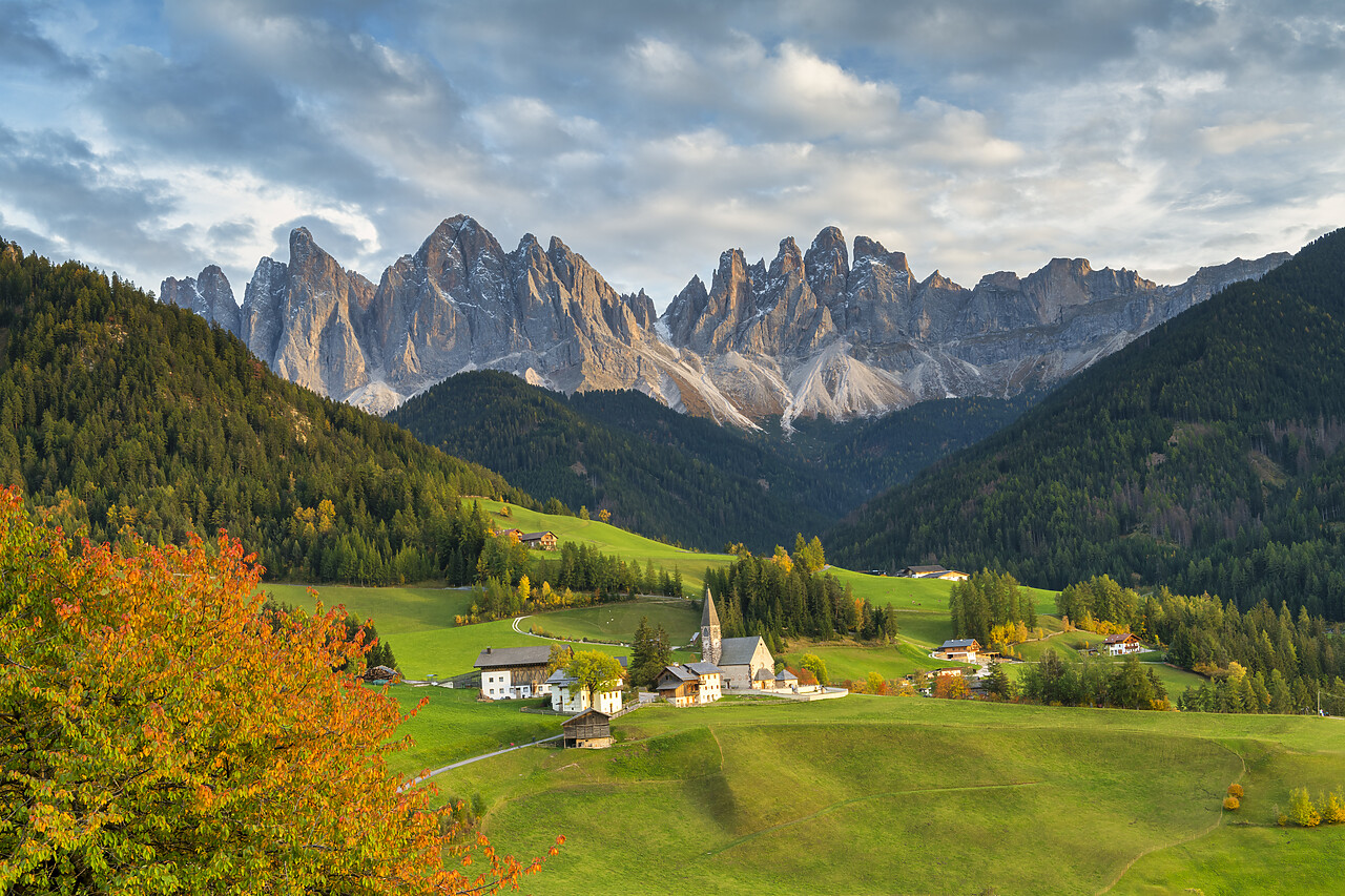 #220690-1 - St. Magdalena in Autumn, Val di Funes, Dolomites, South Tyrol, Italy