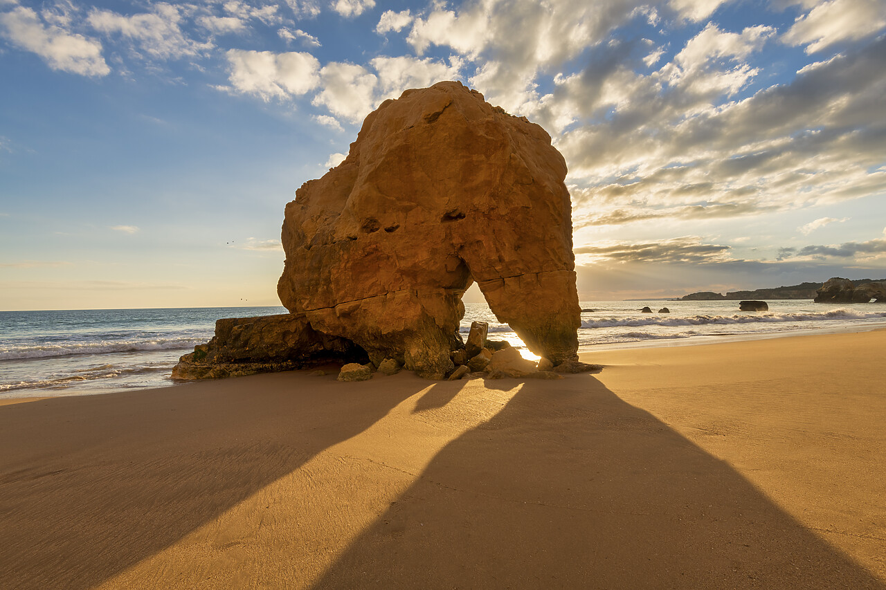 #220799-1 - Sea Stack on Tres Castelos Beach, PortimÄo, Algarve, Portugal