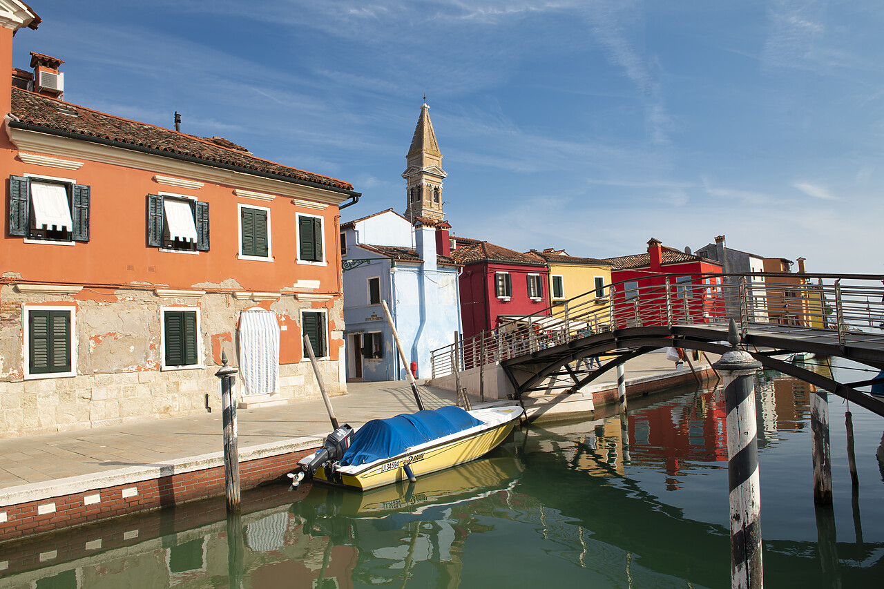 #220824-1 - Canal & Colourful Buildings, Burano, Venice, Italy