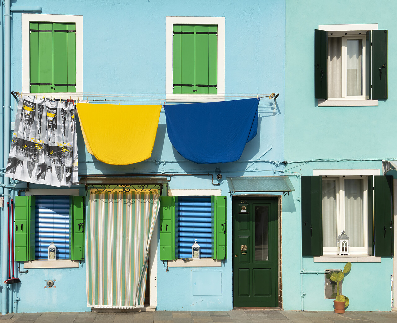 #220825-1 - Colourful Building, Burano, Venice, Italy