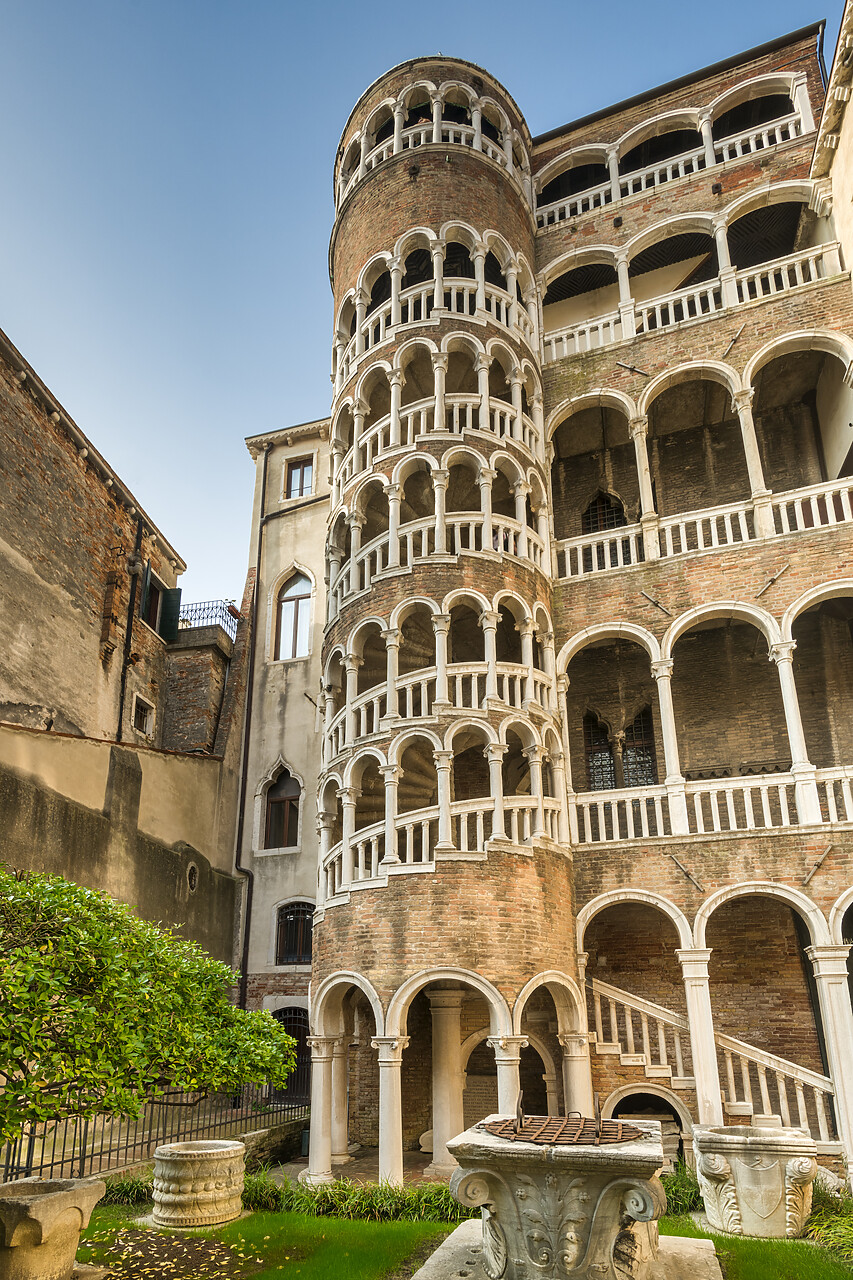 #220828-1 - Scala Contarini del Bovolo, Venice, Italy