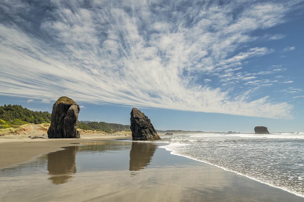 #240303-1 - Sea Stacks along Myers Creek Beach, Oregon, USA