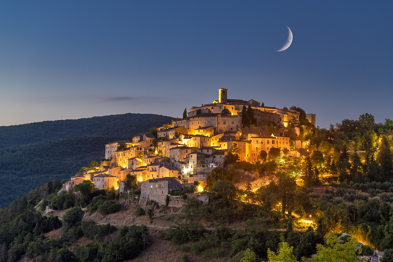 #240403-1 - Crescent Moon over Labro, Lazio, Italy