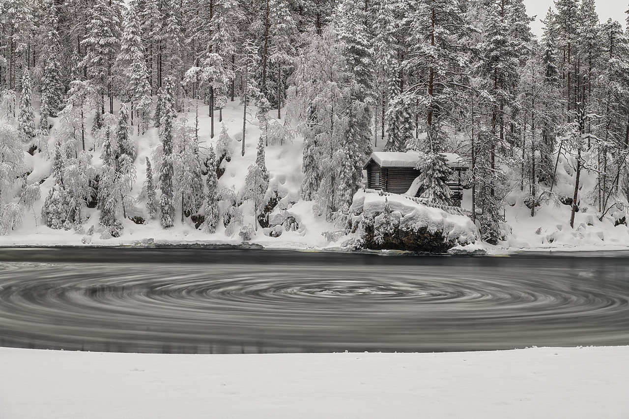 #400066-1 - Cabin in Winter on Kitka River, Oulanka National Park, Kuusamo, Finland