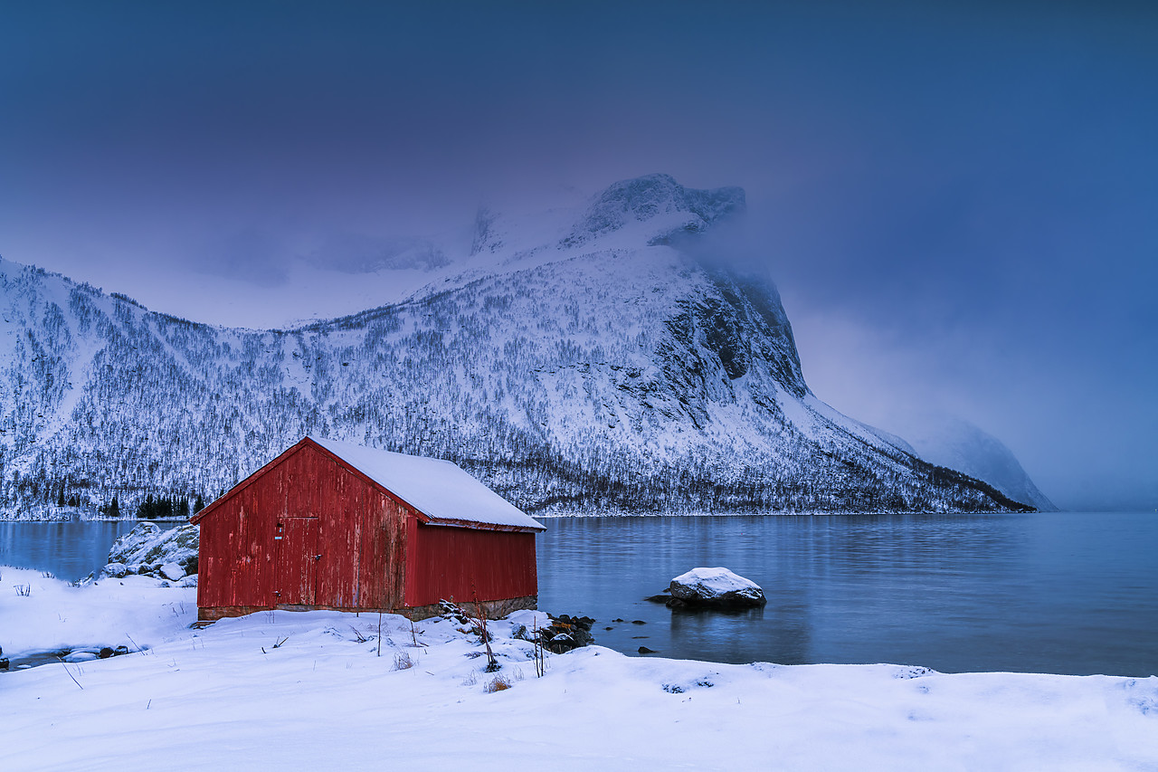 #400075-1 - Red Boat House along Bergsbotn Fjord, Senja, Norway