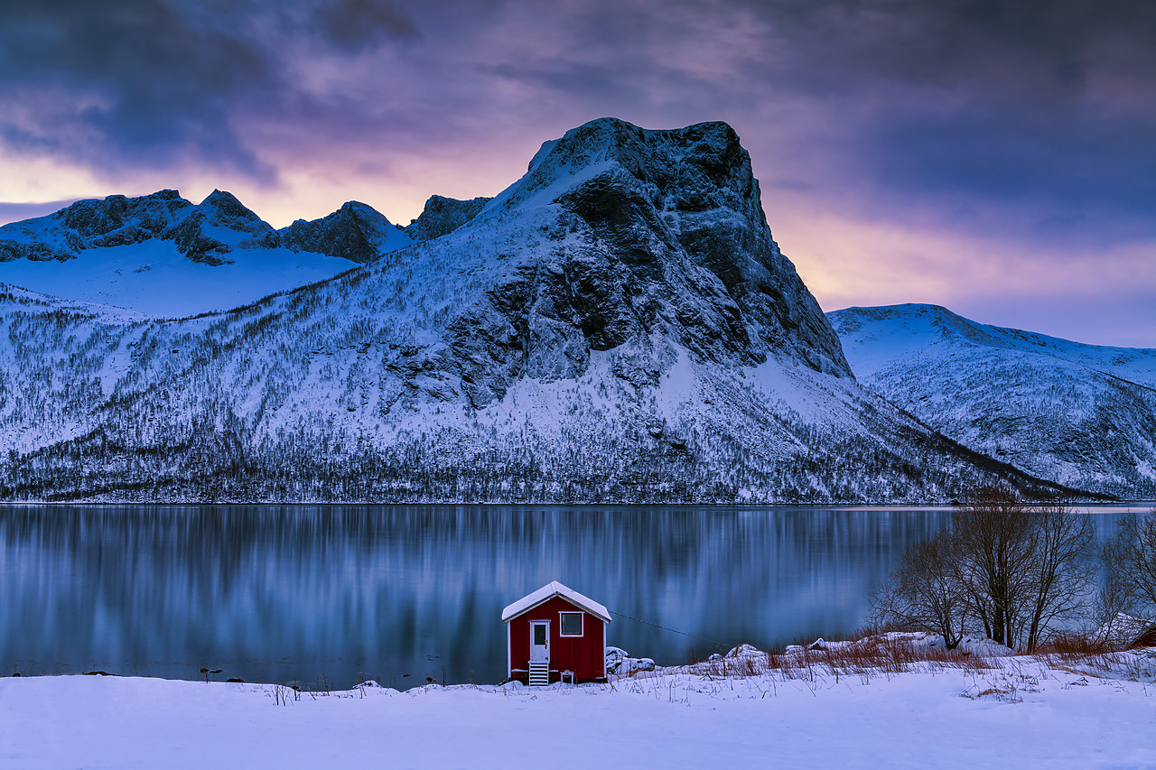 #400076-1 - Red Boat House along Bergsbotn Fjord, Senja, Norway