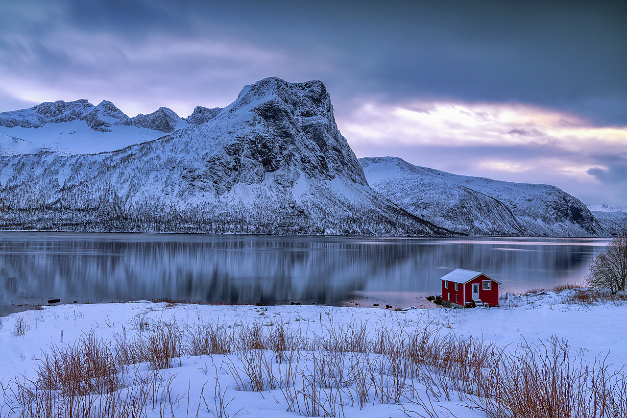 #400077-1 - Red Boat House along Bergsbotn Fjord, Senja, Norway