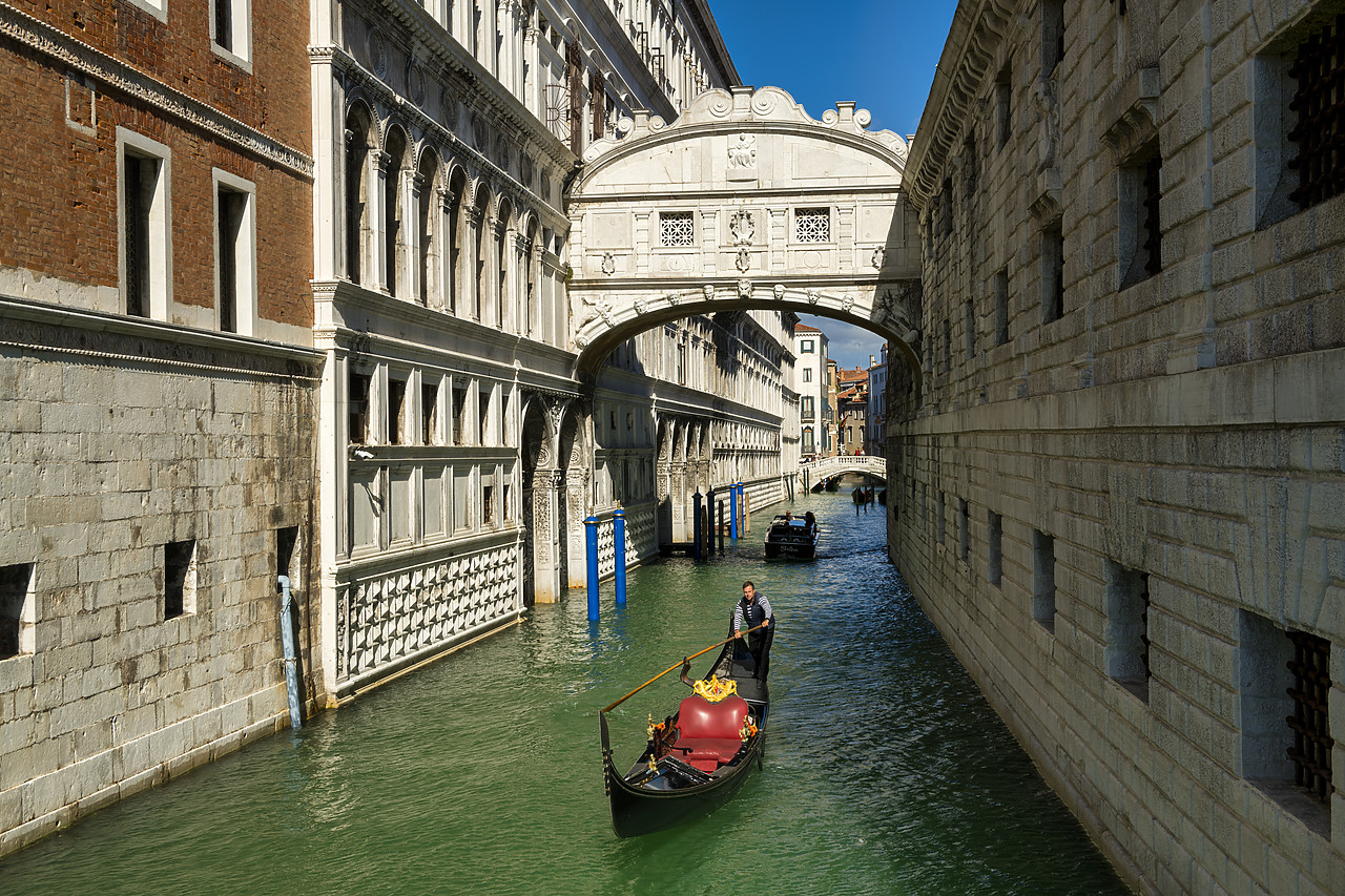 #400300-1 - Gondola under Bridge of Sighs, Venice, Italy