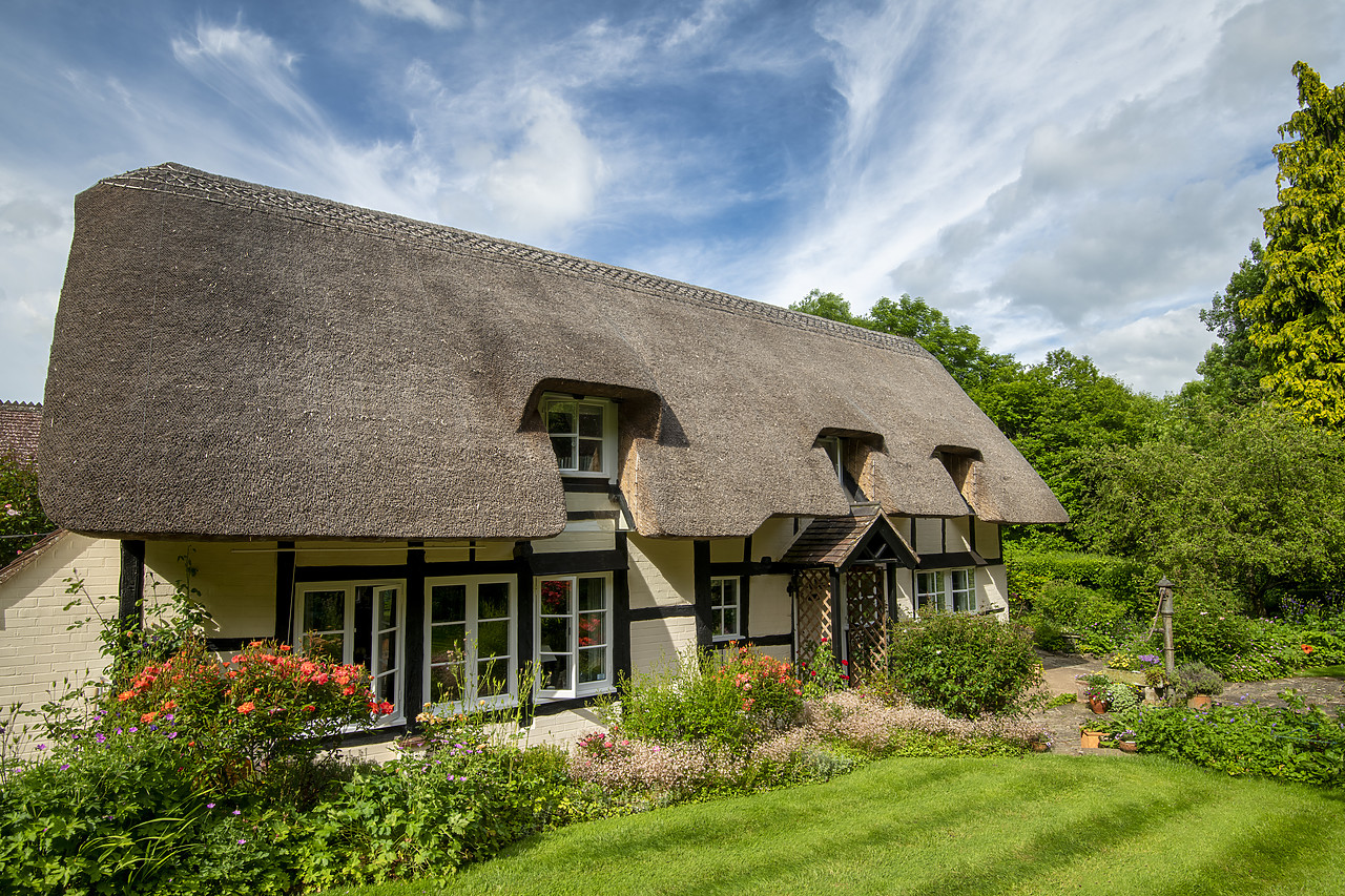#410184-1 - Thatched Cottage & Garden, Eastnor, Herefordshire, England