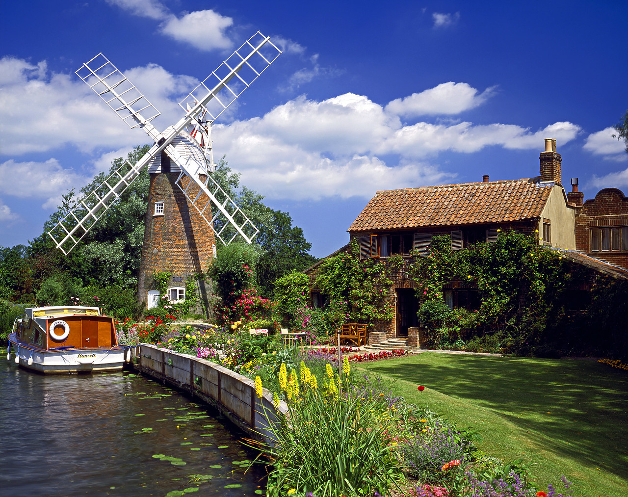 #86750-2 - Hunsett Mill & Cottage, River Ant, Norfolk, England