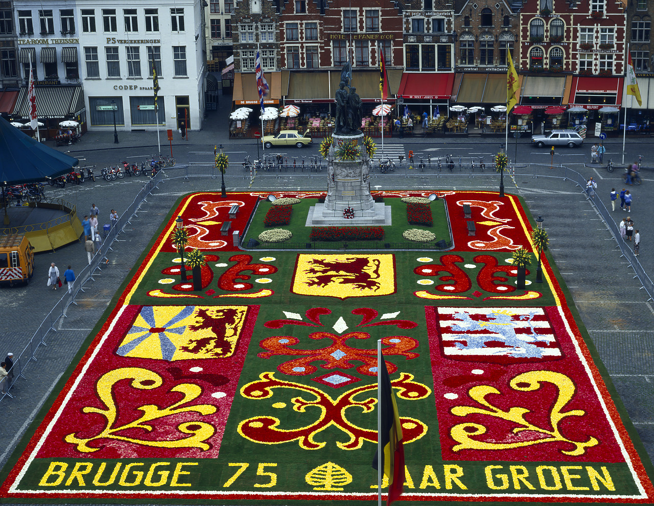 #871038-1 - Brugge Market Square Flower Petel Design, Brugge, Belgium