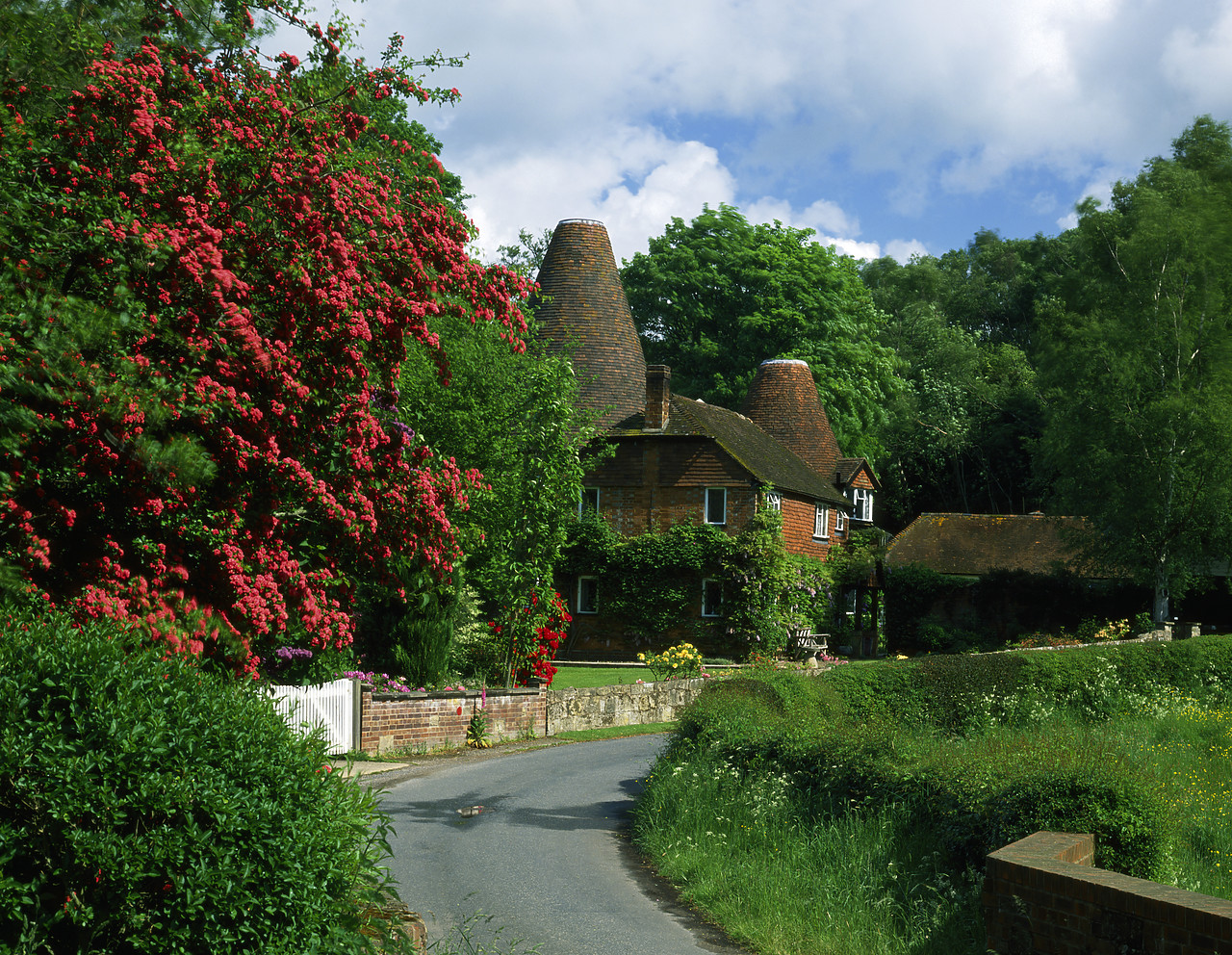 #881372-3 - Oasthouse Cottage, near Royal Tunbridge Wells, Kent, England