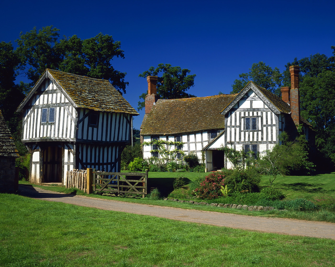 #881508 - Manor House & Gatehouse, Lower, Herefordshire, England